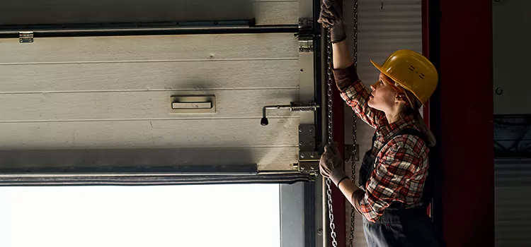 Addressing Common Garage Door Stoppage Issues in Alafaya, FL